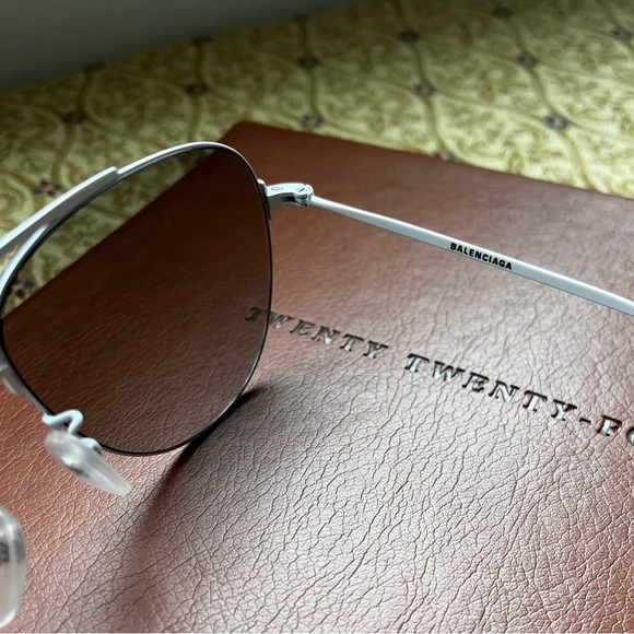 Balenciaga Logo Printed Lens Aviator Sunglasses - Picture 4 of 8
